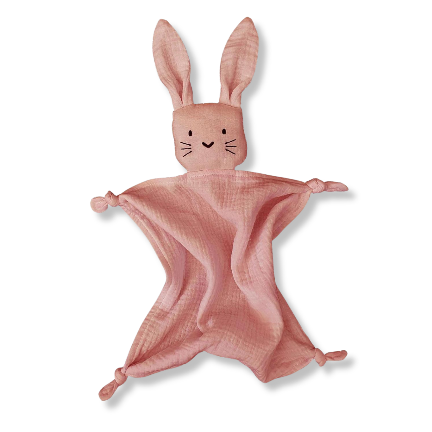 Doudou pour bébé en forme de lapin, en coton bio rose, avec de longues oreilles et des petits noeuds au niveau des pattes. Il a de petits yeux noirs ainsi que des moustaches noires et un petit nez en forme de coeur noir.